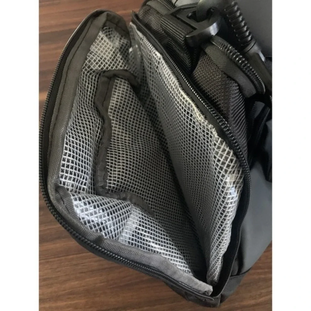 Generic‎ Black Duffle Bag with Shoulder Strap NWOT